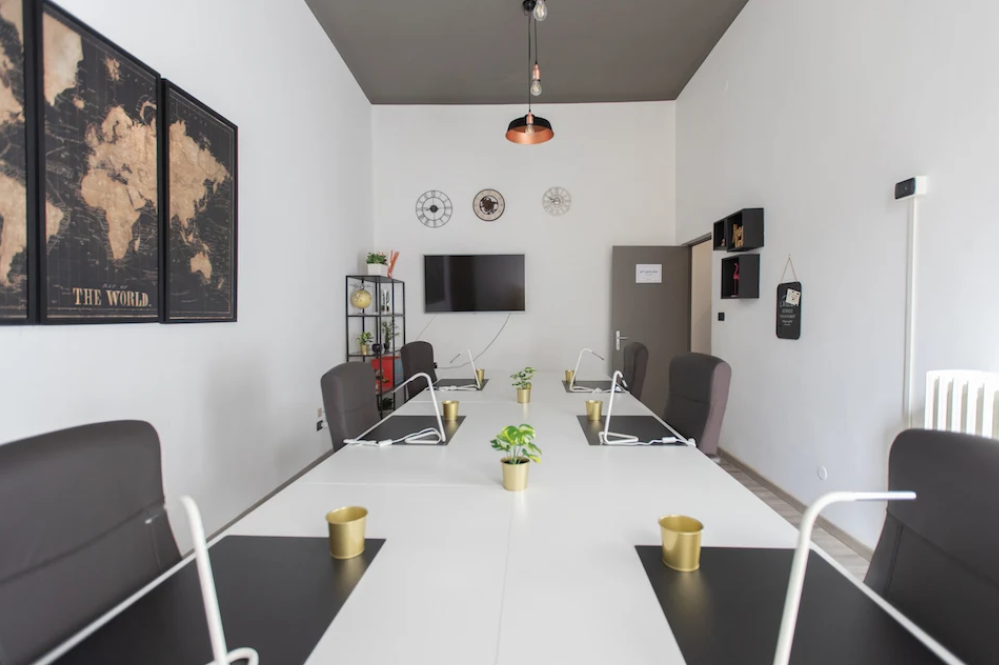 Working Spaces On Rent 1 / 12